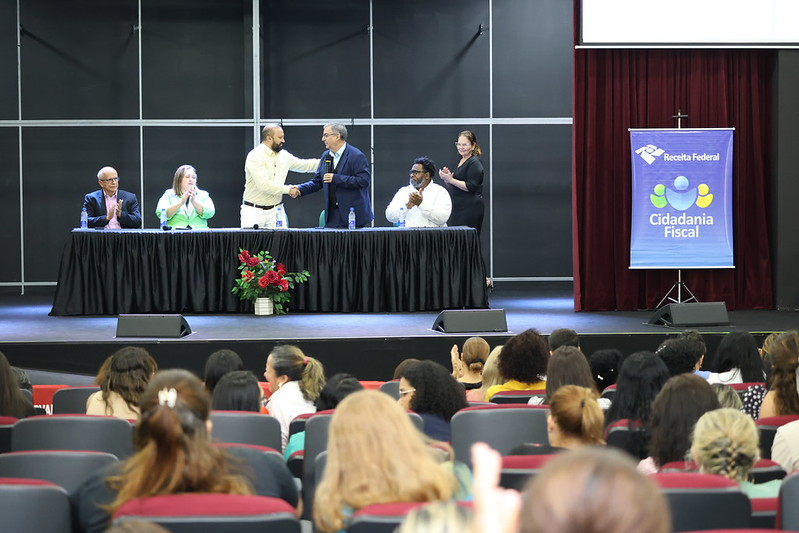 Semed participa de Seminário de Cidadania Fiscal com educadores em Manaus