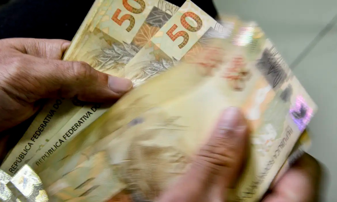 Caixa começa a pagar Bolsa Família de maio para 19 milhões de famílias