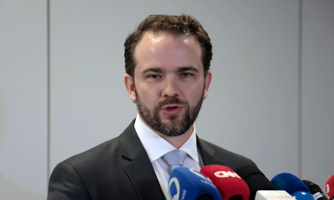 Durigan defende taxação de ultrarricos em debate do G7