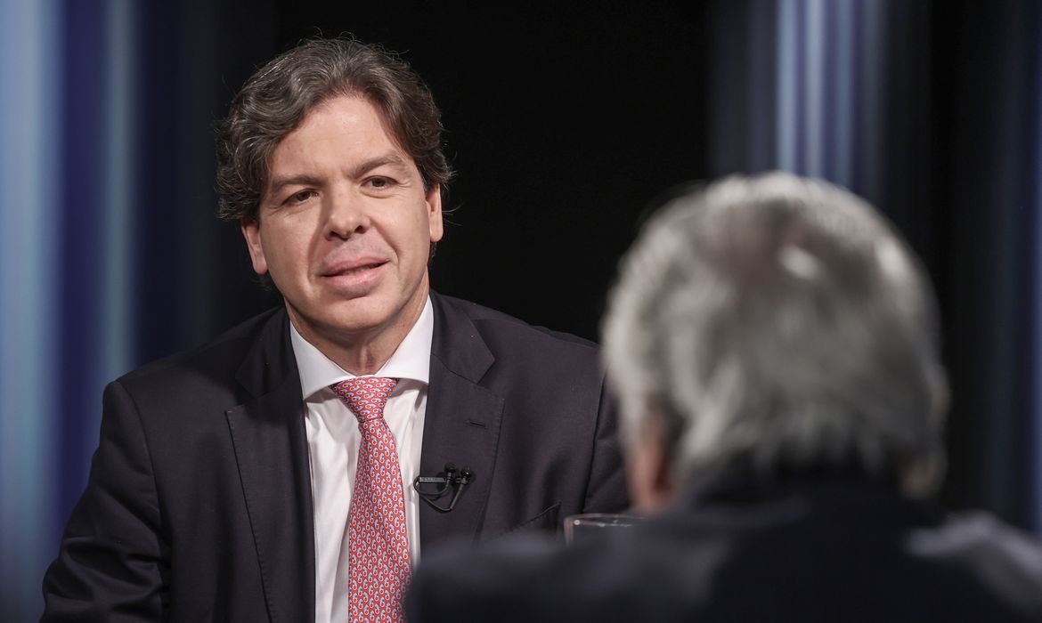 Na Mesa com Datena entrevista ministro e destaca avanços da TV 3.0 no Brasil