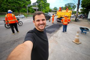 Manaus intensifica tapa-buracos com tecnologia e fiscalização do prefeito