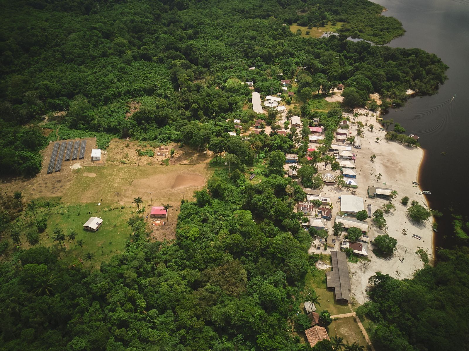 Energia solar transforma comunidade indígena no Amazonas