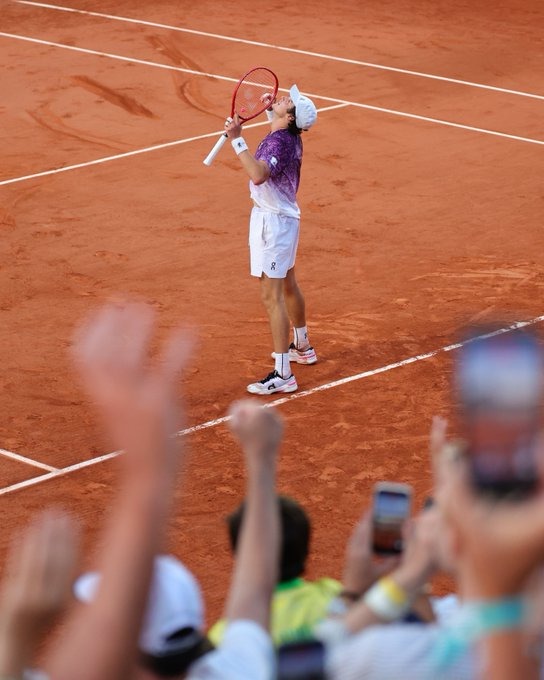 João Fonseca encara Djokovic em Roland Garros