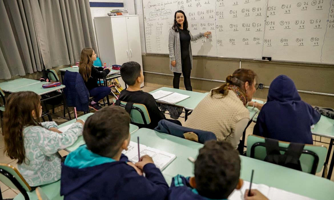 Senado aprova novo piso salarial dos professores