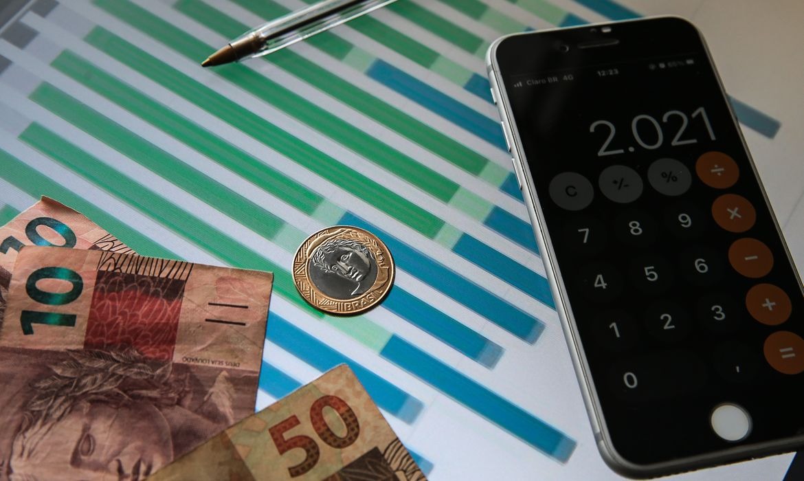 Contas públicas fecham abril com superávit de R$ 24,6 bilhões