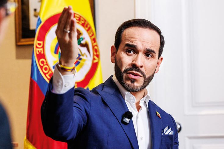 La Espriella é eleito presidente da Colômbia