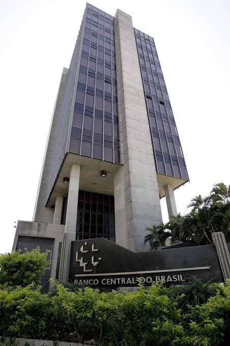 Inflação sobe e mercado projeta Selic de 14% em 2026