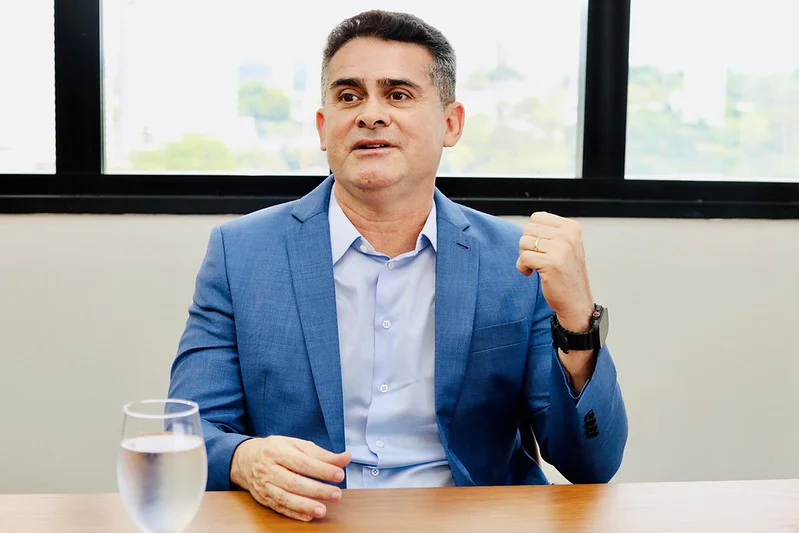 David Almeida denuncia