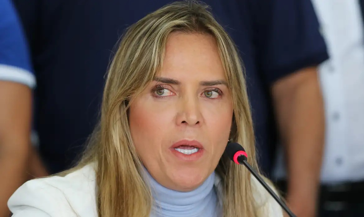 Celina Leão deixa hospital após melhora de pneumotórax