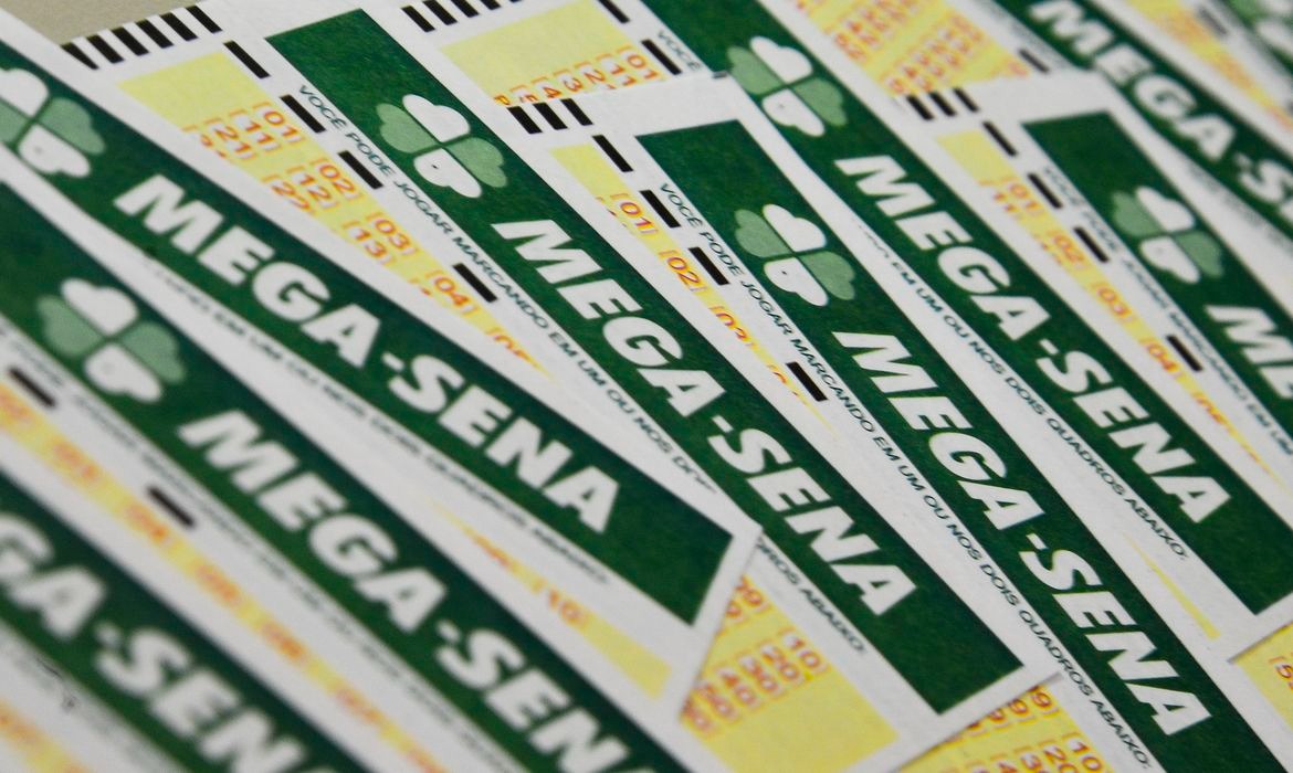 Mega-Sena acumula e pode pagar R$ 16 milhões hoje