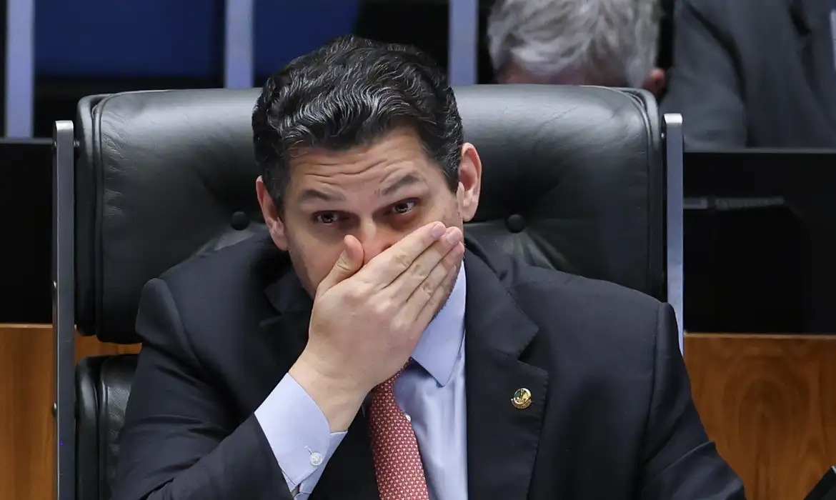 Fim da escala 6x1 depende de definição do Senado Federal