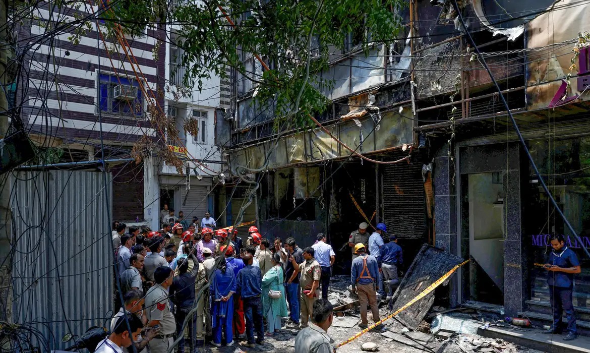 Incêndio em hotel na Índia mata 21 pessoas