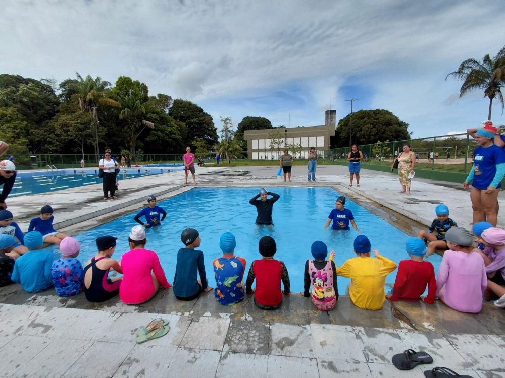 Crianças aprendem segurança na água