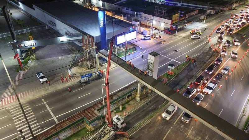 Nova passarela da Torquato Tapajós entra em fase decisiva de construção