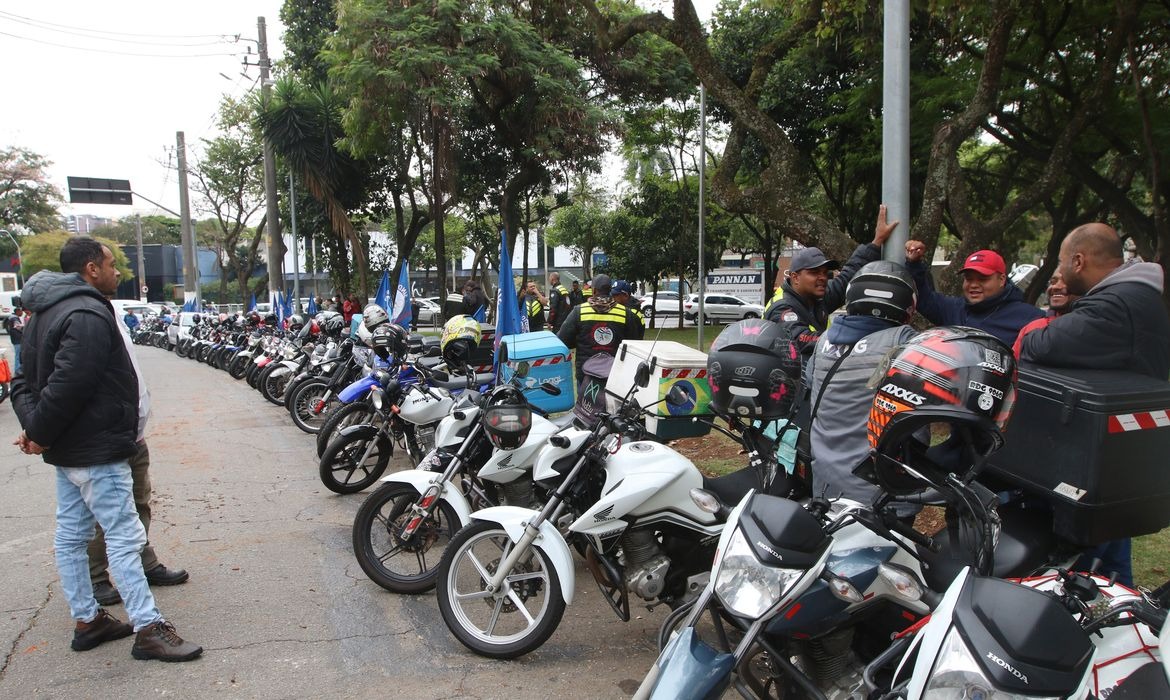 Governo lança crédito para motociclistas de aplicativos financiarem motos novas