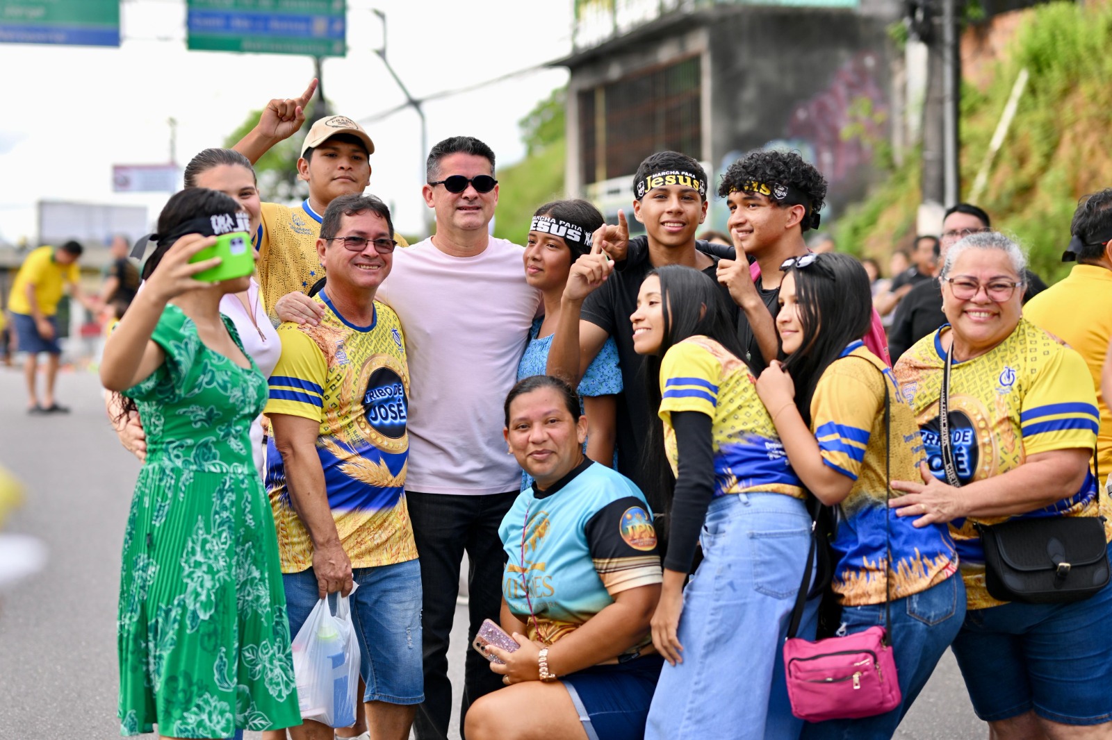 David Almeida acompanha Marcha para Jesus e faz oração pelas famílias do Amazonas