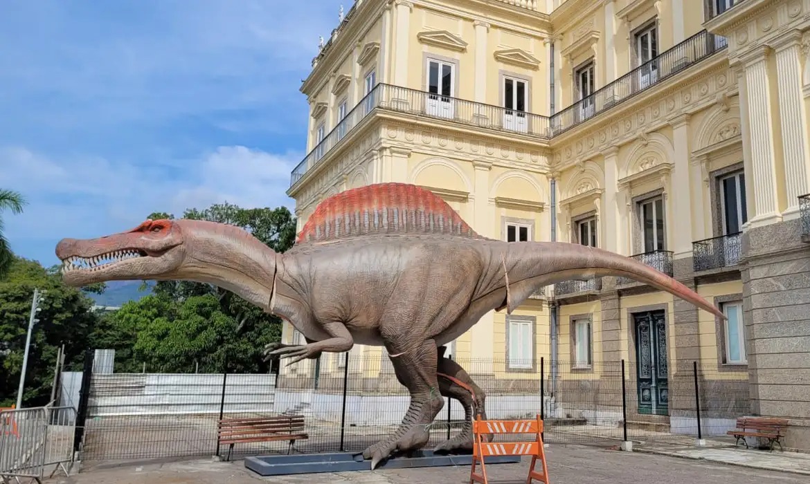 Gigante pré-histórico toma conta do Museu Nacional