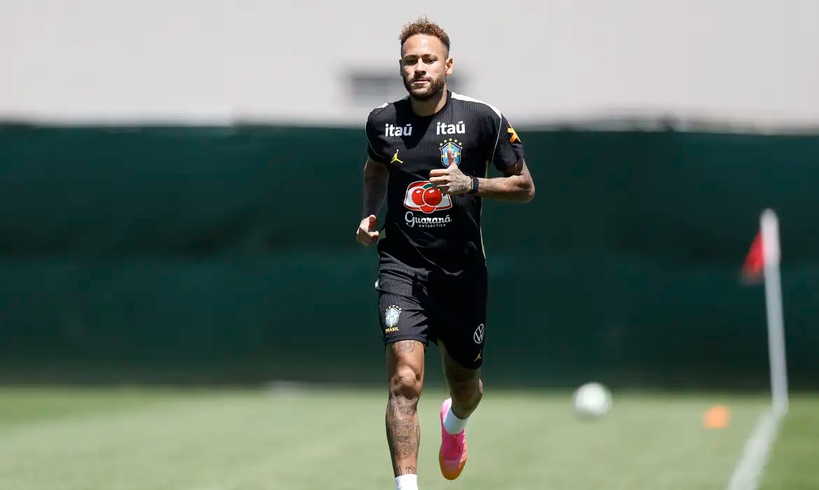 Neymar volta ao campo e empolga fãs