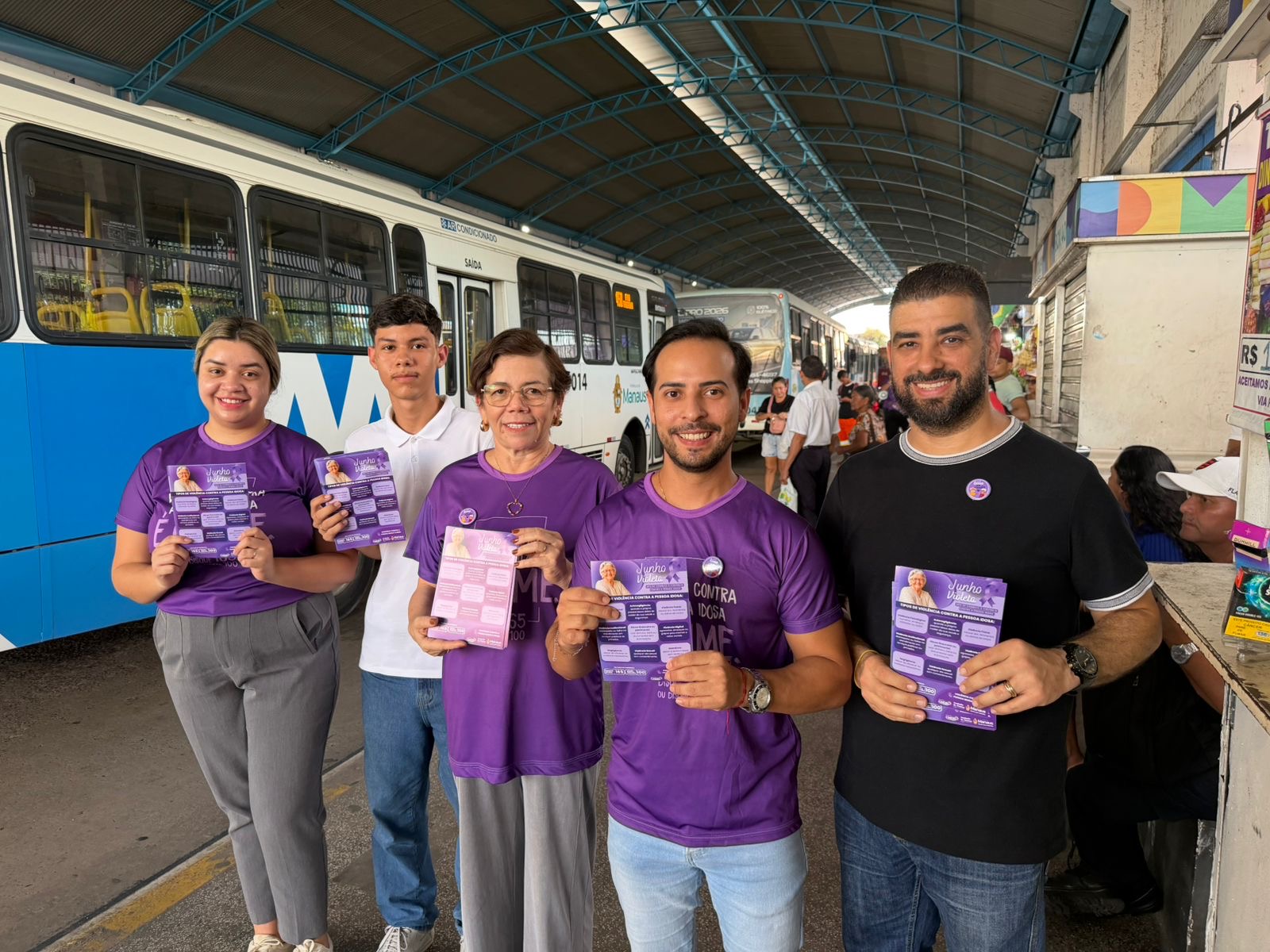 Campanha nos ônibus chama atenção para violência contra idosos