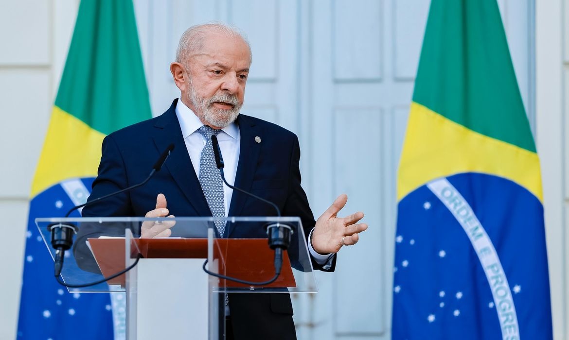 Lula manda recado direto