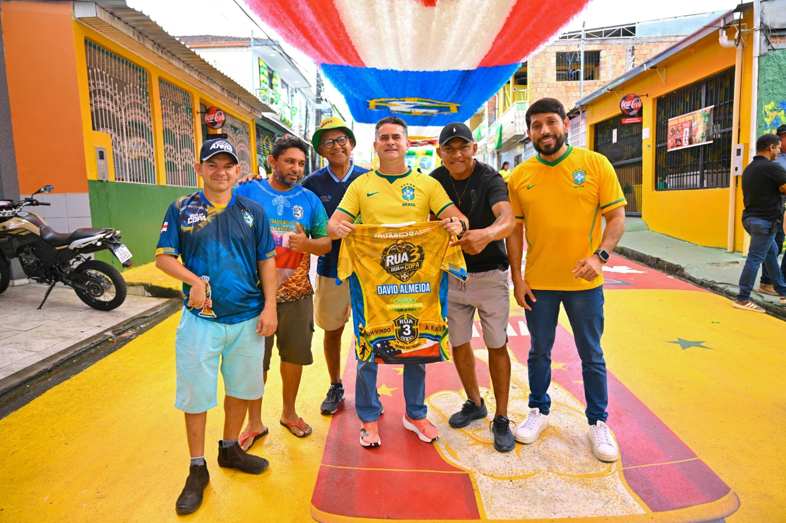 David Almeida visita Rua da Copa em Manaus