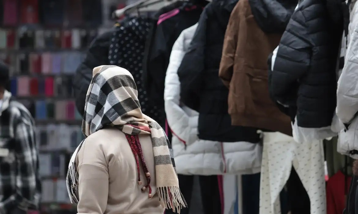 Frente fria provoca chuva intensa e frio no Sul e Sudeste