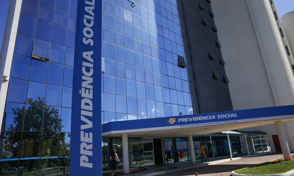 Fila do INSS registra menor nível dos últimos 21 meses
