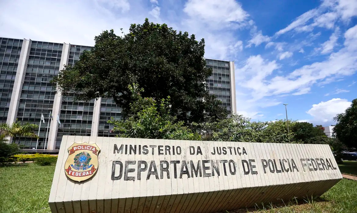 PF cumpre operação contra empresário investigado no Caso Master