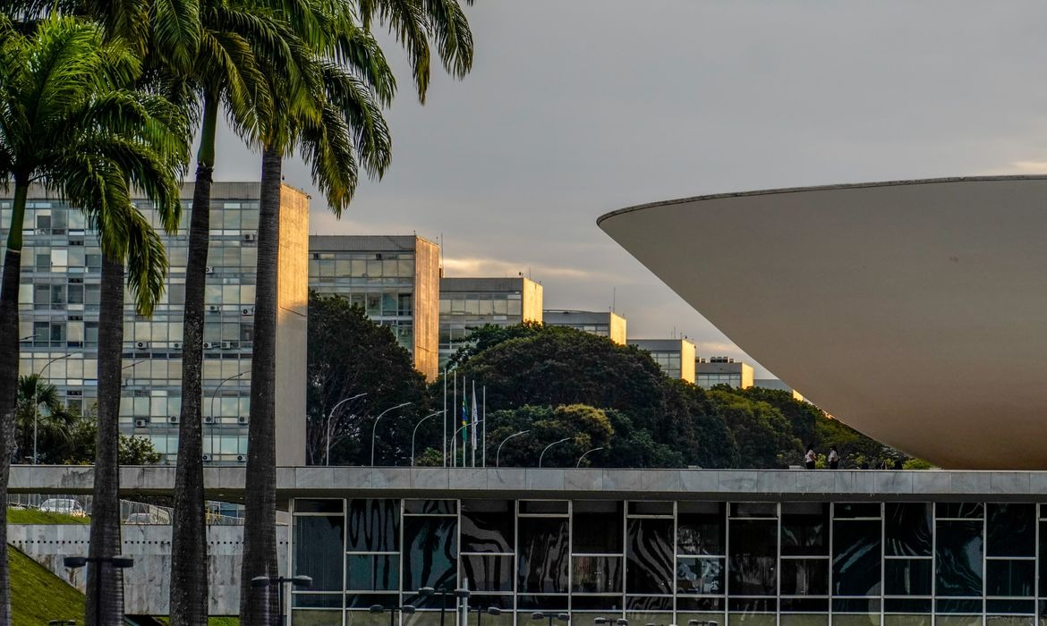 Congresso adia votação de PEC 6x1, PL da Misoginia e MP do Frete