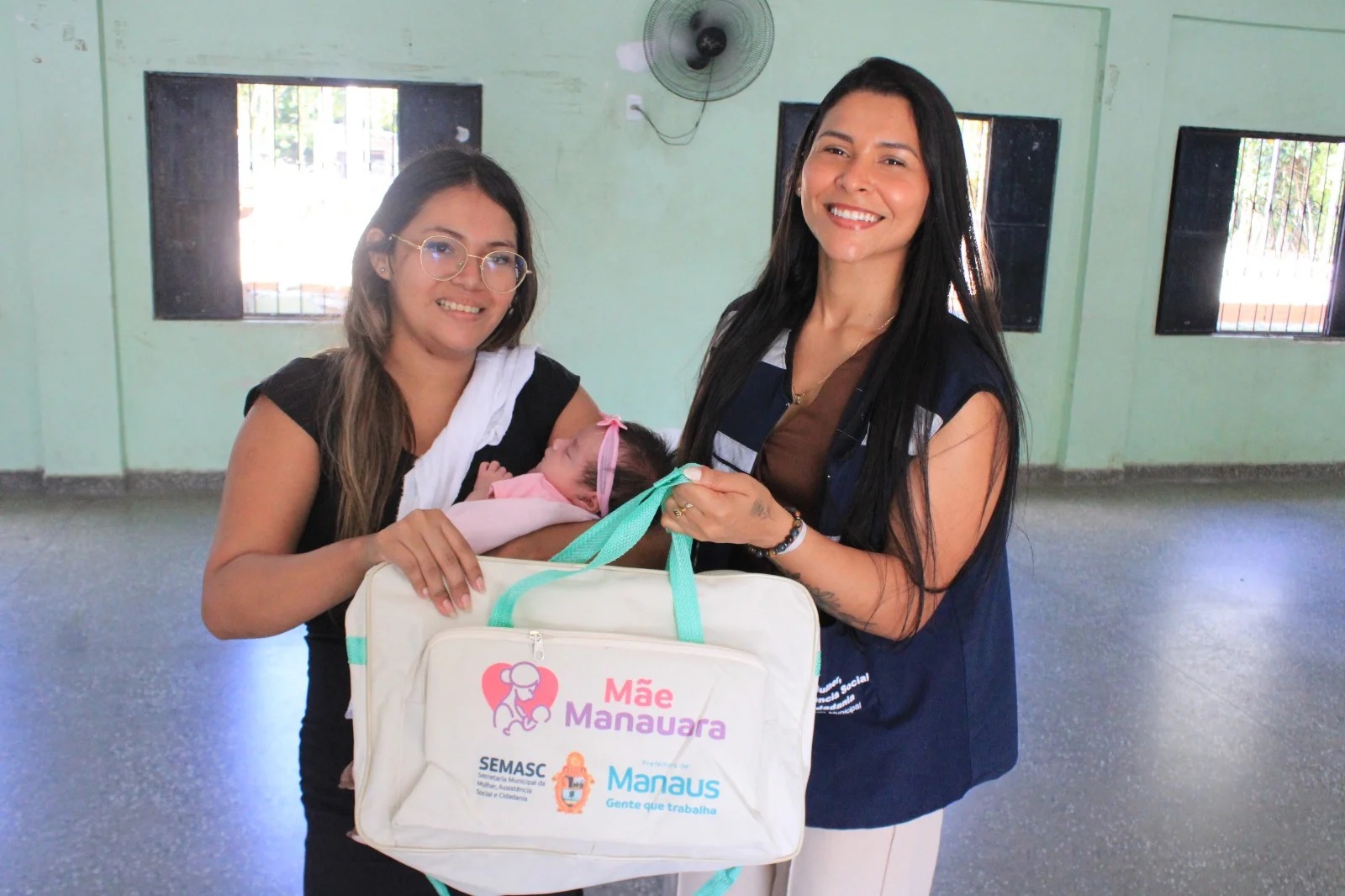 Mãe Manauara entrega kits para gestantes em Manaus