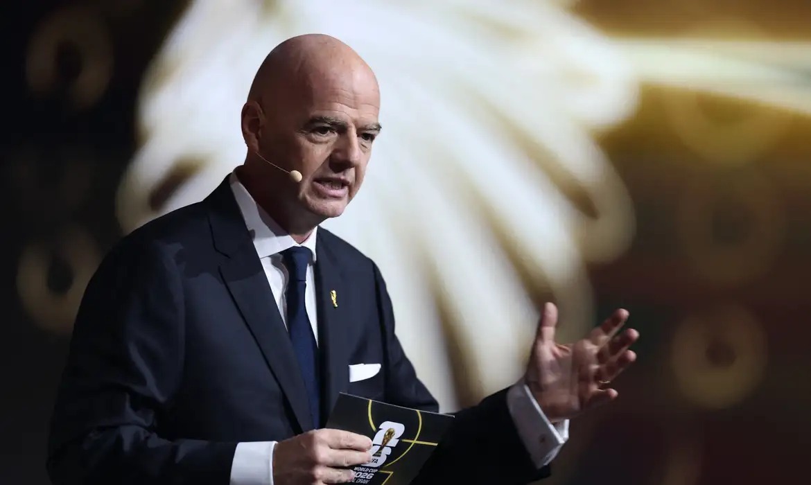 Copa com 64 seleções pode transformar economia do futebol