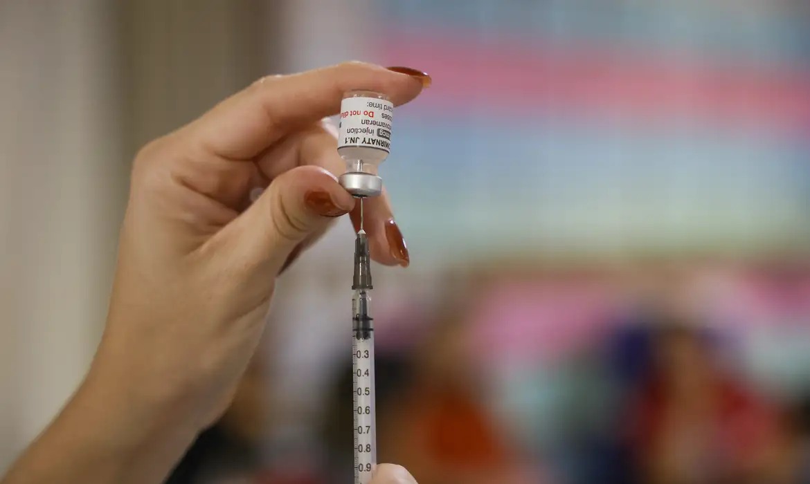 Vacina contra HPV reduz infecção entre jovens no Brasil