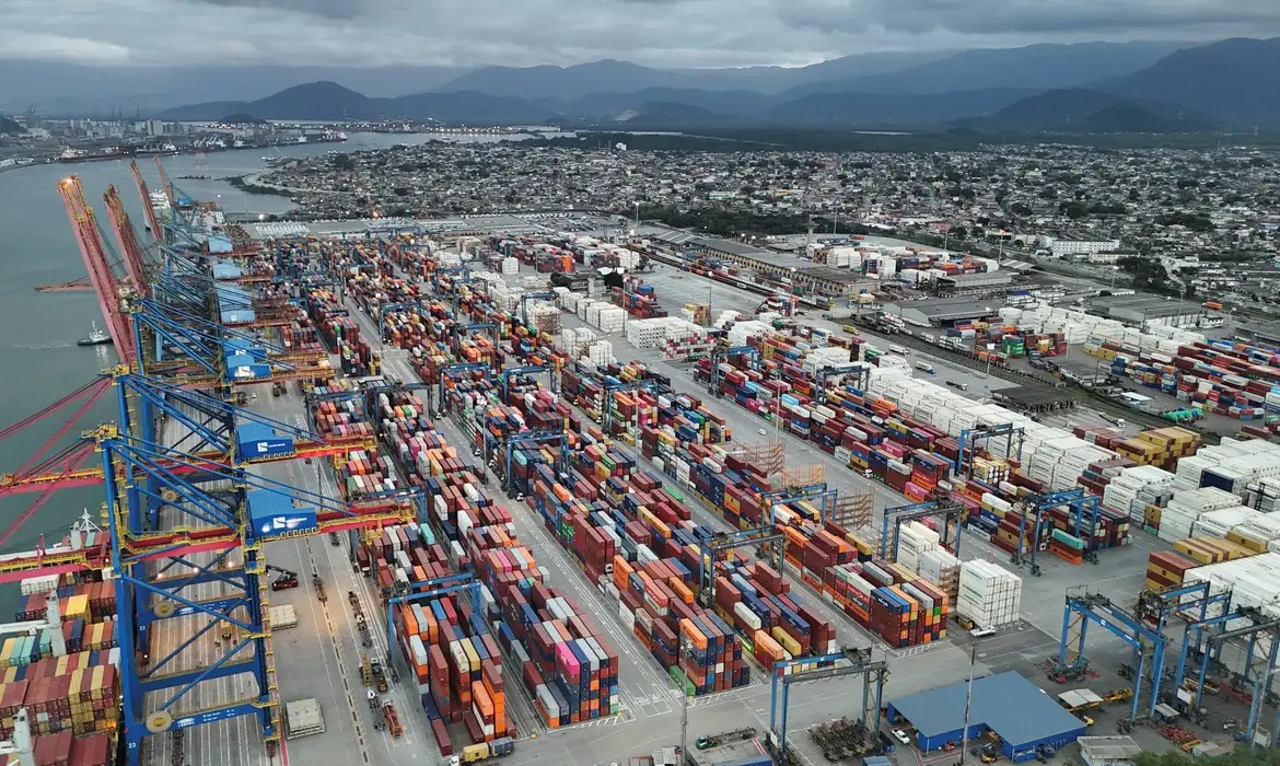Exportações brasileiras batem recorde em junho