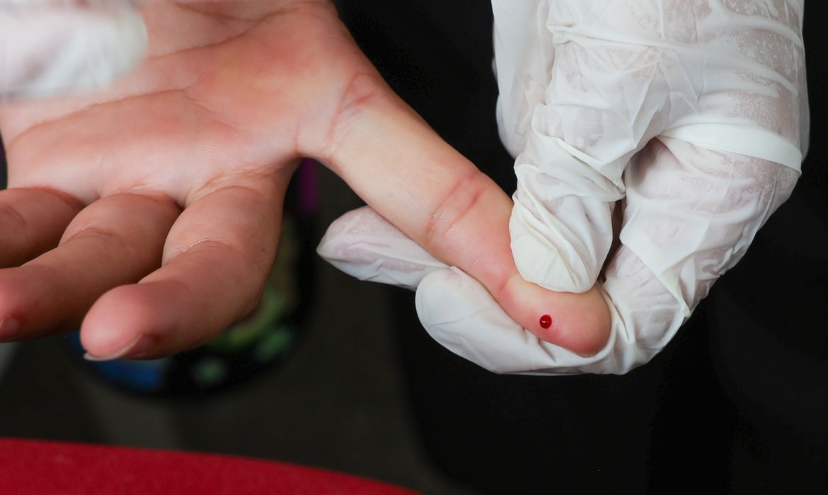 Brasil atinge meta contra hepatite B de mãe para filho