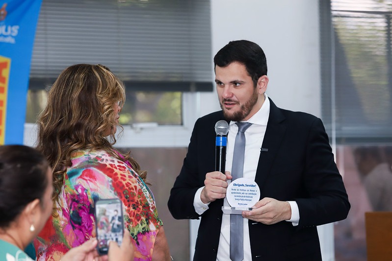 Manaus homenageia 48 servidores recém-aposentados