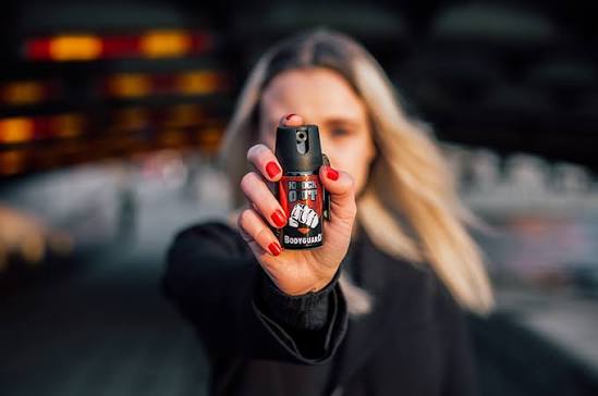 Spray de pimenta para mulheres: promotora critica projeto aprovado