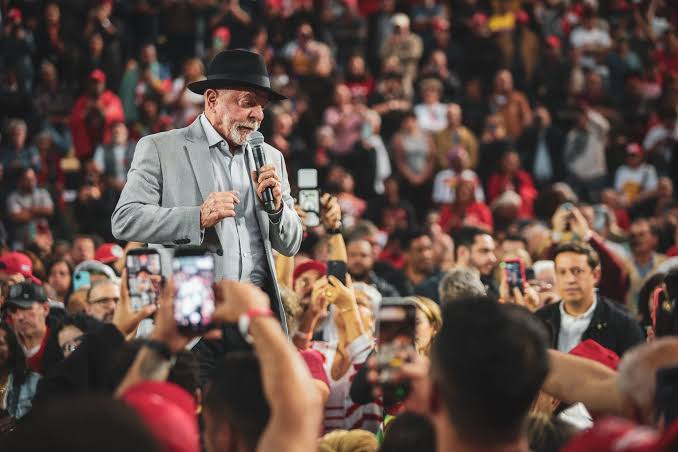 TRE-SP multa Lula em R$ 15 mil por propaganda antecipada