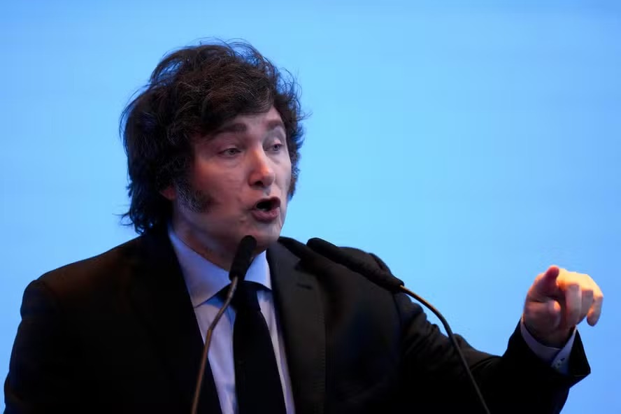 Milei tenta ampliar venda de terras para estrangeiros na Argentina