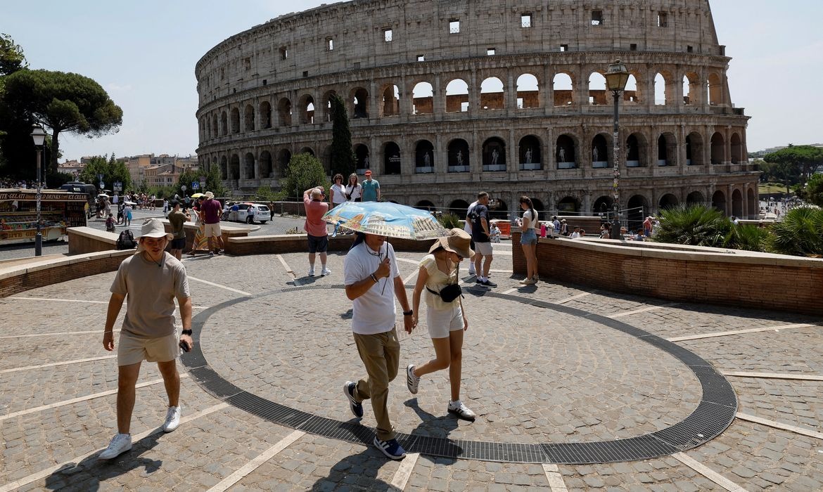 Itália coloca 27 cidades em alerta vermelho por calor extremo