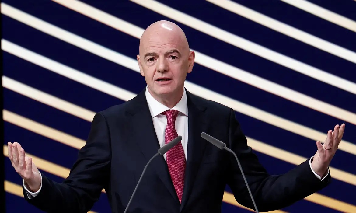Crise na FIFA derruba apoio a Infantino