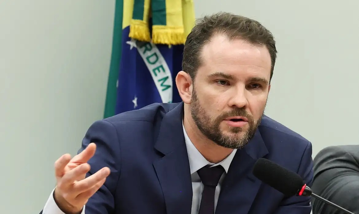 Durigan explica alta da dívida pública e cita juros