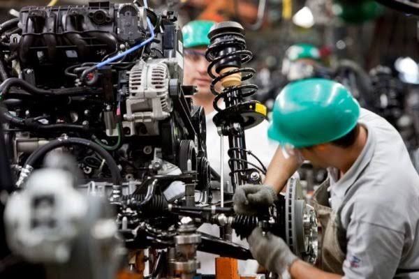 Indústria brasileira cai 1,8% de maio para junho, aponta IBGE